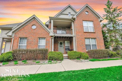 28793 Berwick Ct, Chesterfield, MI 48047