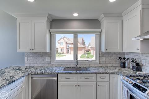 52411 Westcreek, Macomb, MI 48042 photo 6