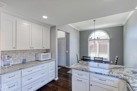 52411 Westcreek, Macomb, MI 48042 photo 5
