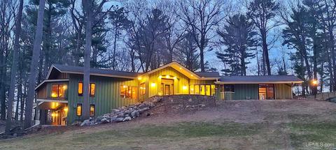 200 S Westwood, Kingsford, MI 49802