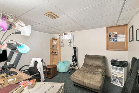 8596 Gallant Fox Trl, Flushing, MI 48433 photo 14