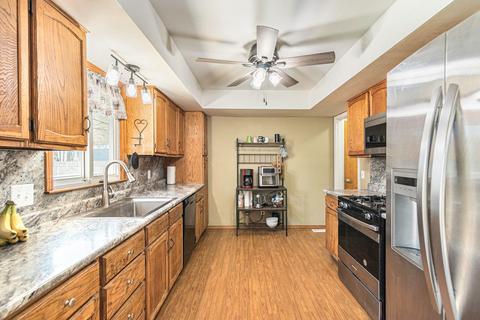 8596 Gallant Fox Trl, Flushing, MI 48433 photo 3
