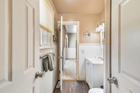 8596 Gallant Fox Trl, Flushing, MI 48433 photo 12