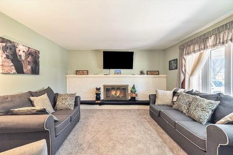 8596 Gallant Fox Trl, Flushing, MI 48433 photo 6