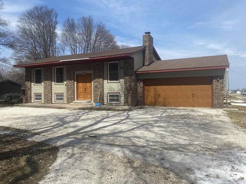 21806 Veteran St, Grand Marais, MI 49839