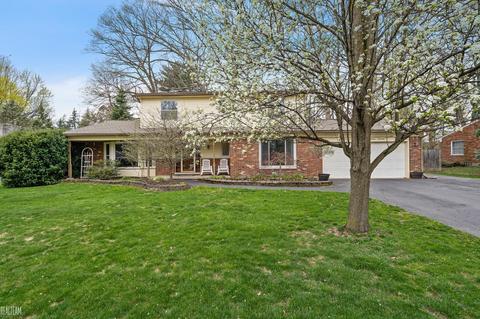 38497 Hidden Ln, Clinton Township, MI 48036
