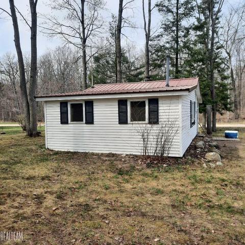 4190 E Stockwell, Harrison, MI 48625 photo 2
