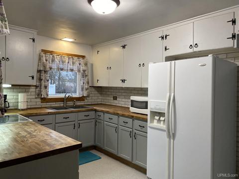 100 Marble, Ishpeming, MI 49849 photo 3