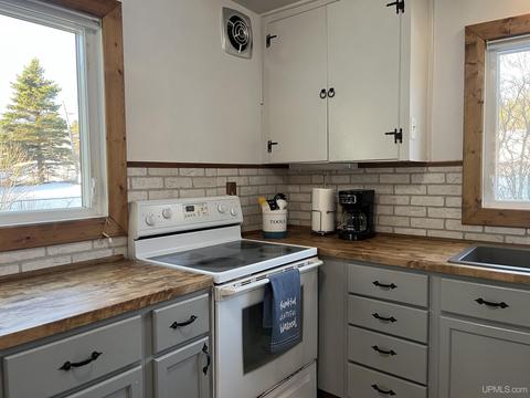 100 Marble, Ishpeming, MI 49849 photo 6