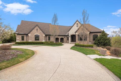 659 Foxwood Trl, Oakland Township, MI 48306