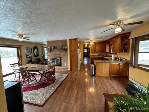 155 S Rose, Ishpeming, MI 49849 photo 4