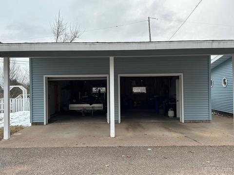 155 S Rose, Ishpeming, MI 49849 photo 3