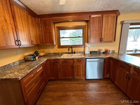 155 S Rose, Ishpeming, MI 49849 photo 7