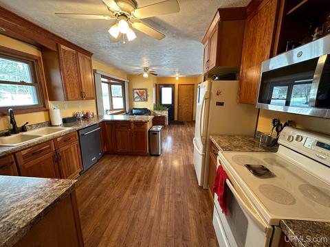 155 S Rose, Ishpeming, MI 49849 photo 9