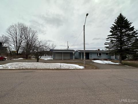 155 S Rose, Ishpeming, MI 49849 photo 79