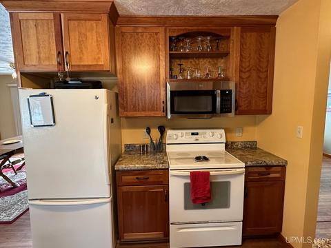 155 S Rose, Ishpeming, MI 49849 photo 8