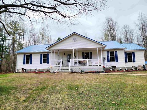 6710 Pineview Ln, Harrison, MI 48625 photo 2
