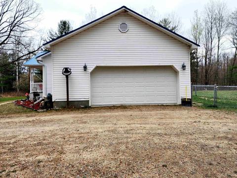 6710 Pineview Ln, Harrison, MI 48625 photo 5