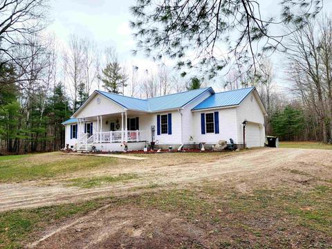 6710 Pineview Ln, Harrison, MI 48625 photo 4