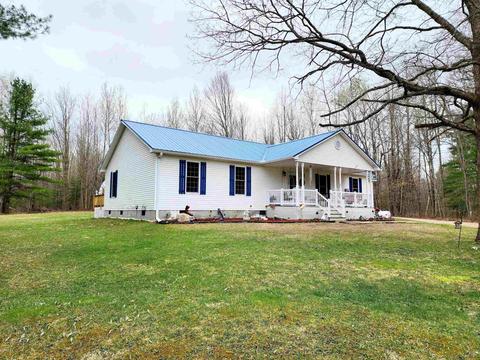 6710 Pineview Ln, Harrison, MI 48625 photo 1