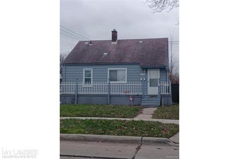 19476 Woodside St, Harper Woods, MI 48225