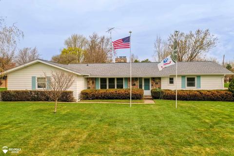 8309 Manchester Dr, Grand Blanc, MI 48439