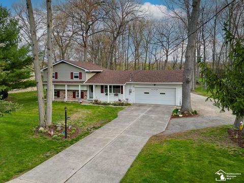1148 Hackman Dr, Temperance, MI 48182 photo 1