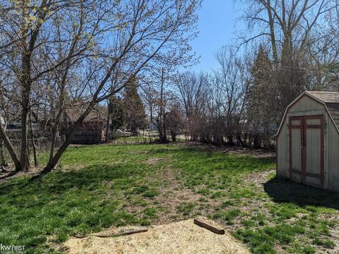 1015 Darling, Flint, MI 48532 photo 4