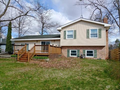 6565 Circle Dr, Harrison, MI 48625
