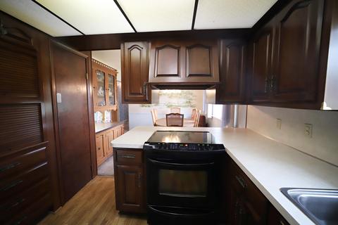 1051 Cabot Dr, Flint, MI 48532 photo 10