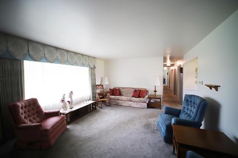 1051 Cabot Dr, Flint, MI 48532 photo 3