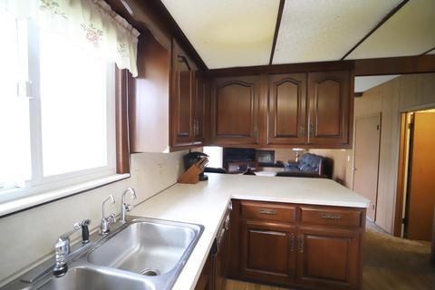 1051 Cabot Dr, Flint, MI 48532 photo 9
