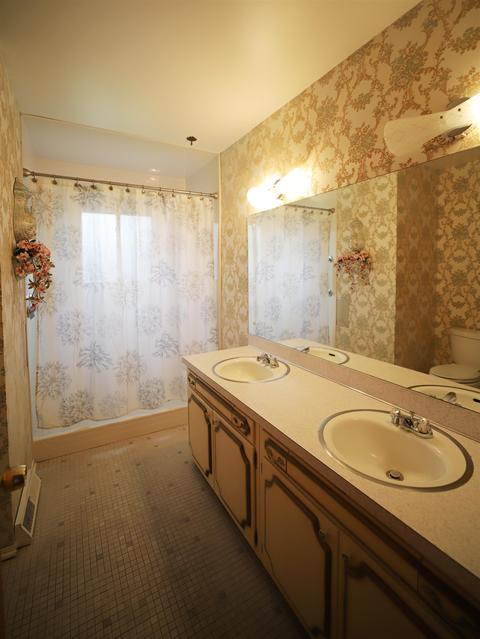 1051 Cabot Dr, Flint, MI 48532 photo 15