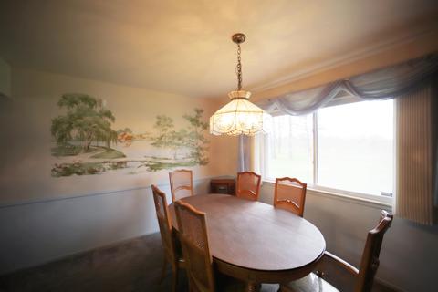 1051 Cabot Dr, Flint, MI 48532 photo 5