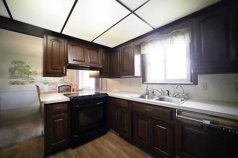 1051 Cabot Dr, Flint, MI 48532 photo 7