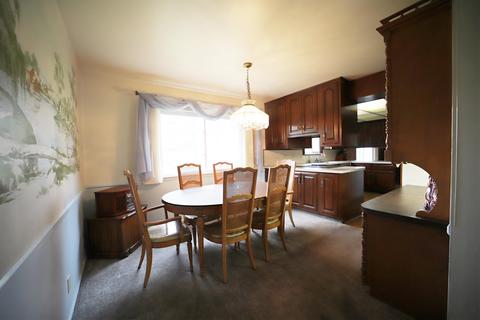 1051 Cabot Dr, Flint, MI 48532 photo 6