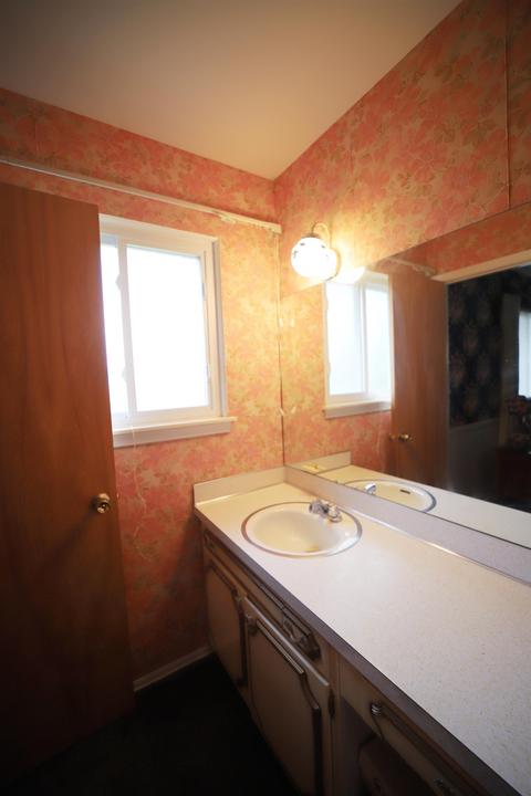 1051 Cabot Dr, Flint, MI 48532 photo 17