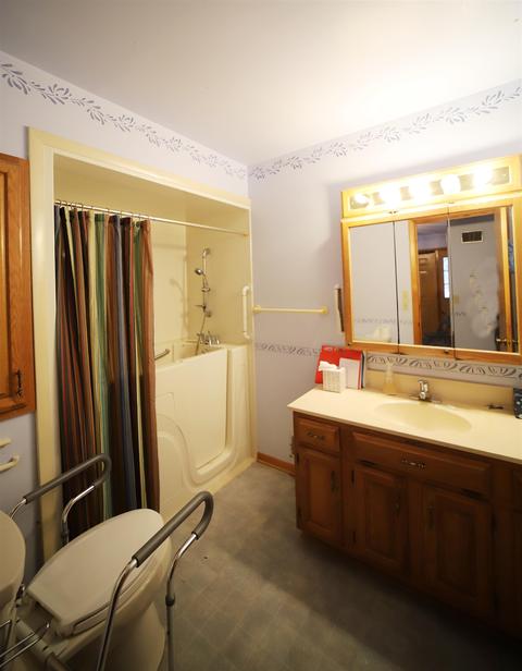 8422 Morrish Rd, Flushing, MI 48433 photo 12