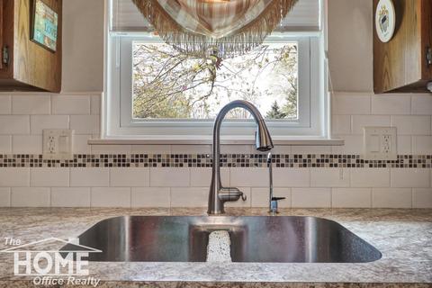 505 E Mcconnel St, Saint Johns, MI 48879 photo 7