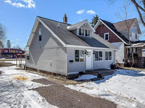 1004 Putnam St, Wakefield, MI 49968 photo 2