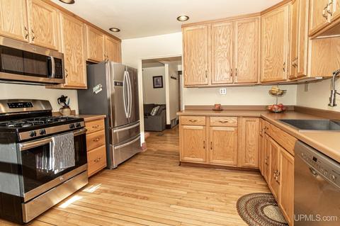 1004 Putnam St, Wakefield, MI 49968 photo 4