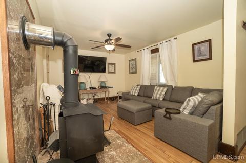 1004 Putnam St, Wakefield, MI 49968 photo 3