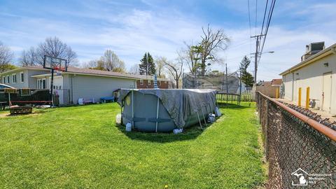 1043 Bentley, Monroe, MI 48162 photo 3
