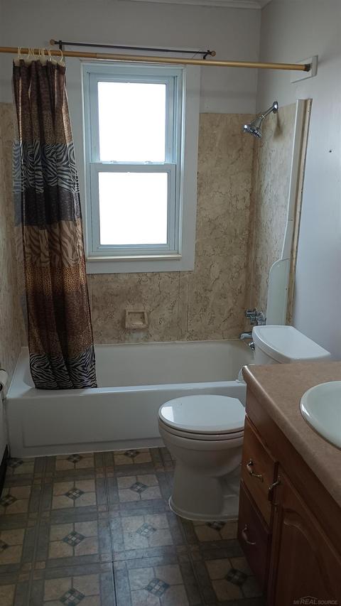 8236 Packard, Warren, MI 48089 photo 8