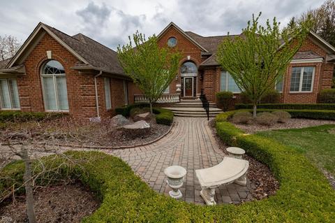 11235 Embassy Ct, Shelby Township, MI 48315