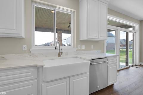 16851 Heron Ln, Macomb, MI 48044 photo 13