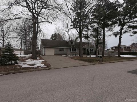 2136 S 24th Ave, Escanaba, MI 49829