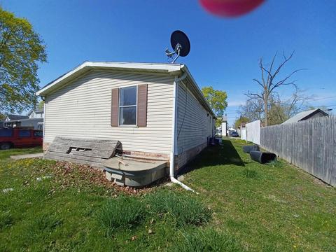 521 Tabor, Adrian, MI 49221 photo 2