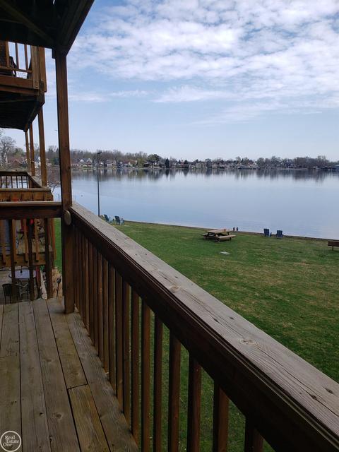 895 S Pontiac Trl #C209, Walled Lake, MI 48390
