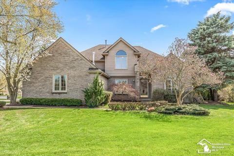 10172 Longford Dr, South Lyon, MI 48178